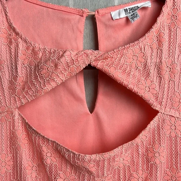 BB Dakota Steve Madden Twist Neckline Lace amici Dress Coral NWT - Picture 5 of 9
